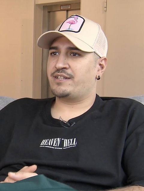 Ein Mann spricht im Interview über seinen Ex-Freund.