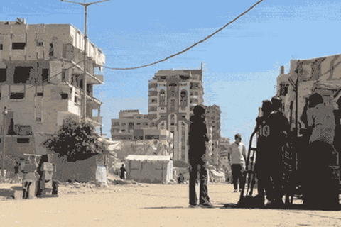 Eine Explosion eines Gebäudes in Gaza-Stadt