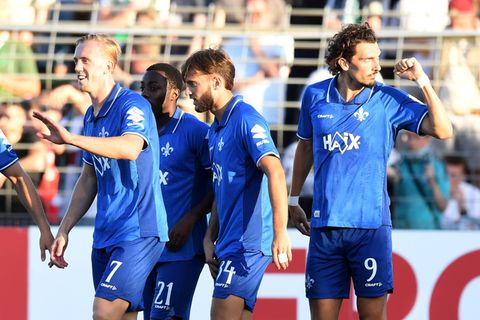Kilian Corredor (Mitte) kehrt zurück, Fraser Hornby (rechts) fehlt Darmstadt weiterhin (Archivbild). Foto: Daniel Bockwoldt/dpa