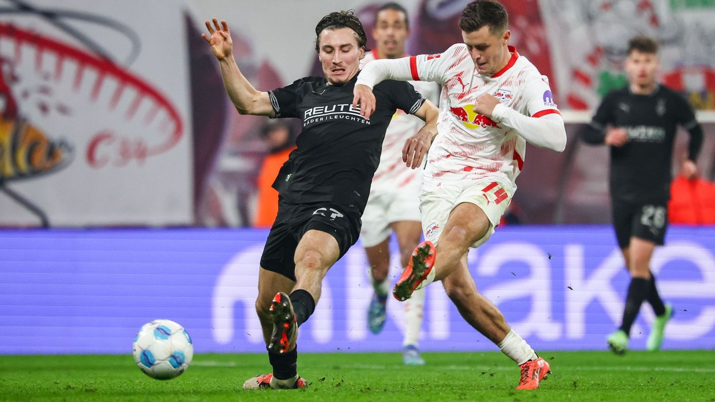 Rocco Reitz (l) dürfte bald im weißen Trikot spielen. (Archivbild) Foto: Jan Woitas/dpa