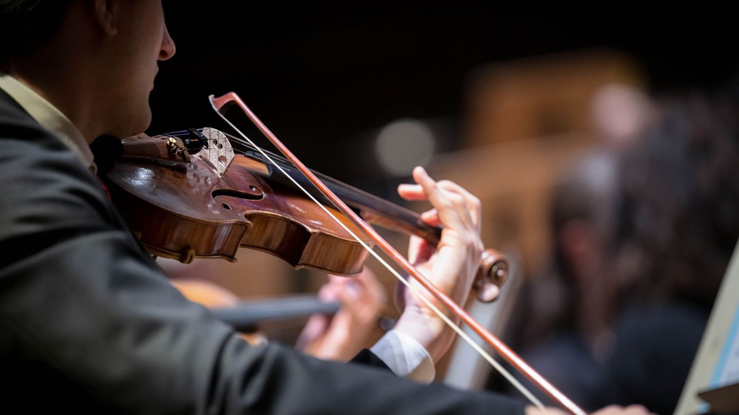 Insgesamt 42 Konzerte stehen 2026 auf dem Festivalprogramm. (Symbolbild) Foto: Sina Schuldt/dpa