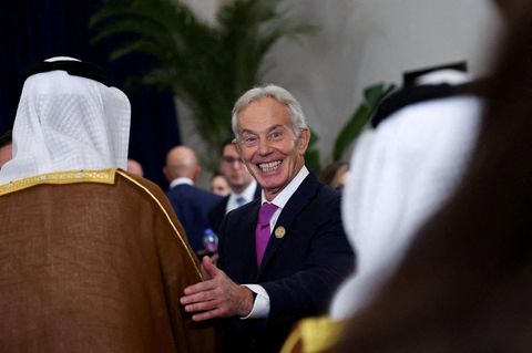 Tony Blair, hier mit Staatsoberhäuptern in Ägypten im vergangenen Oktober, sitzt nun in Donald Trumps „Board of Peace“. Und kritisiert seinen Nachfolger Keir Starmer