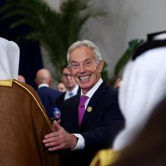 Tony Blair, hier mit Staatsoberhäuptern in Ägypten im vergangenen Oktober, sitzt nun in Donald Trumps „Board of Peace“. Und kritisiert seinen Nachfolger Keir Starmer