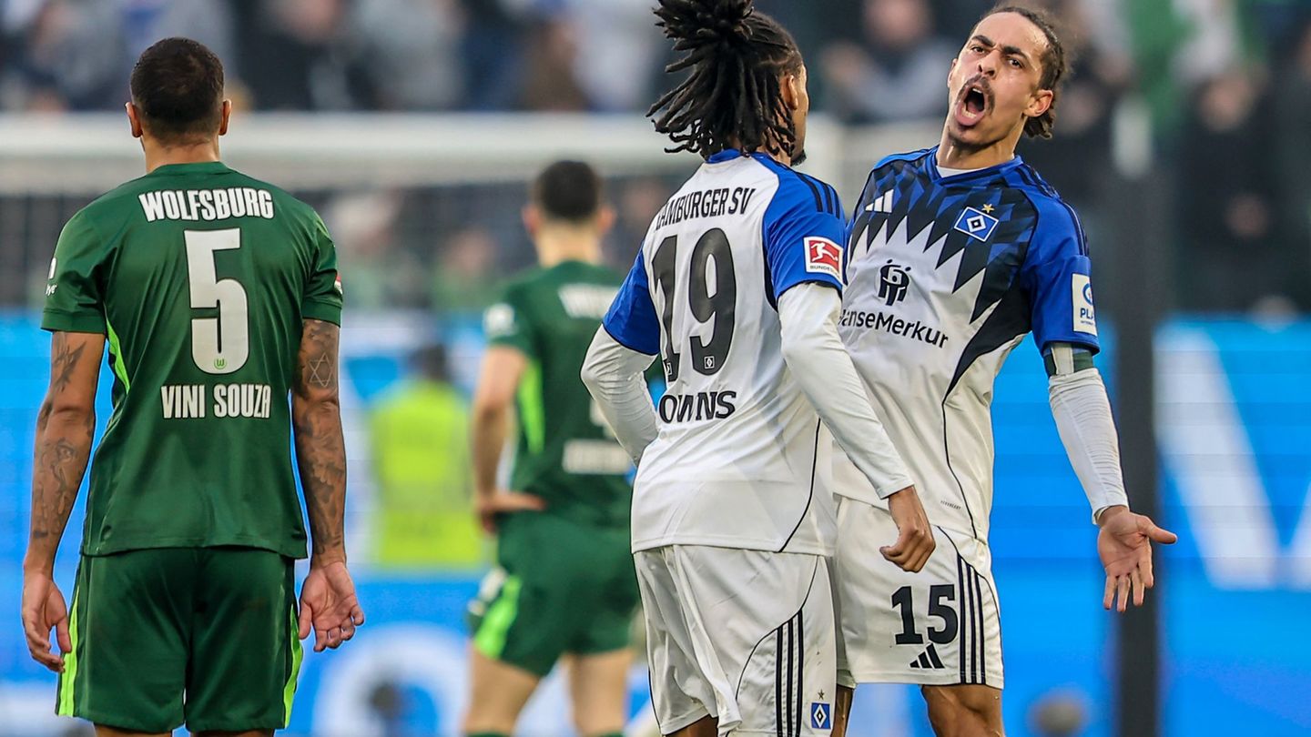 Fehlt gegen Köln: HSV-Profi Yussuf Poulsen (r). (Archivbild) Foto: Andreas Gora/dpa