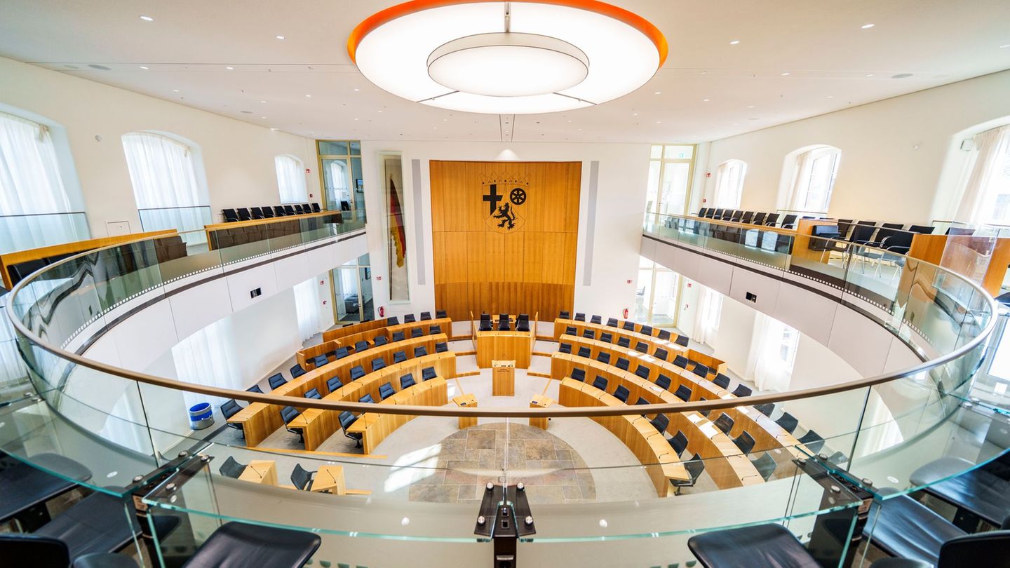 Was dürfen Beamte?: Innenausschuss debattiert über Sonderurlaube für Beamte