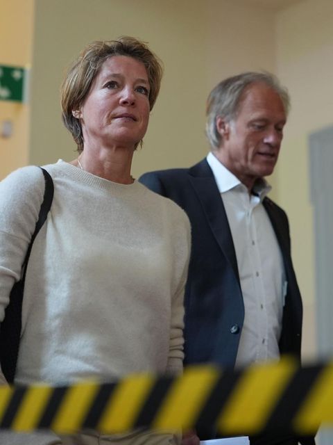 Christina Block mit Ehemann Gerhard Delling erscheinen am Landgericht Hamburg