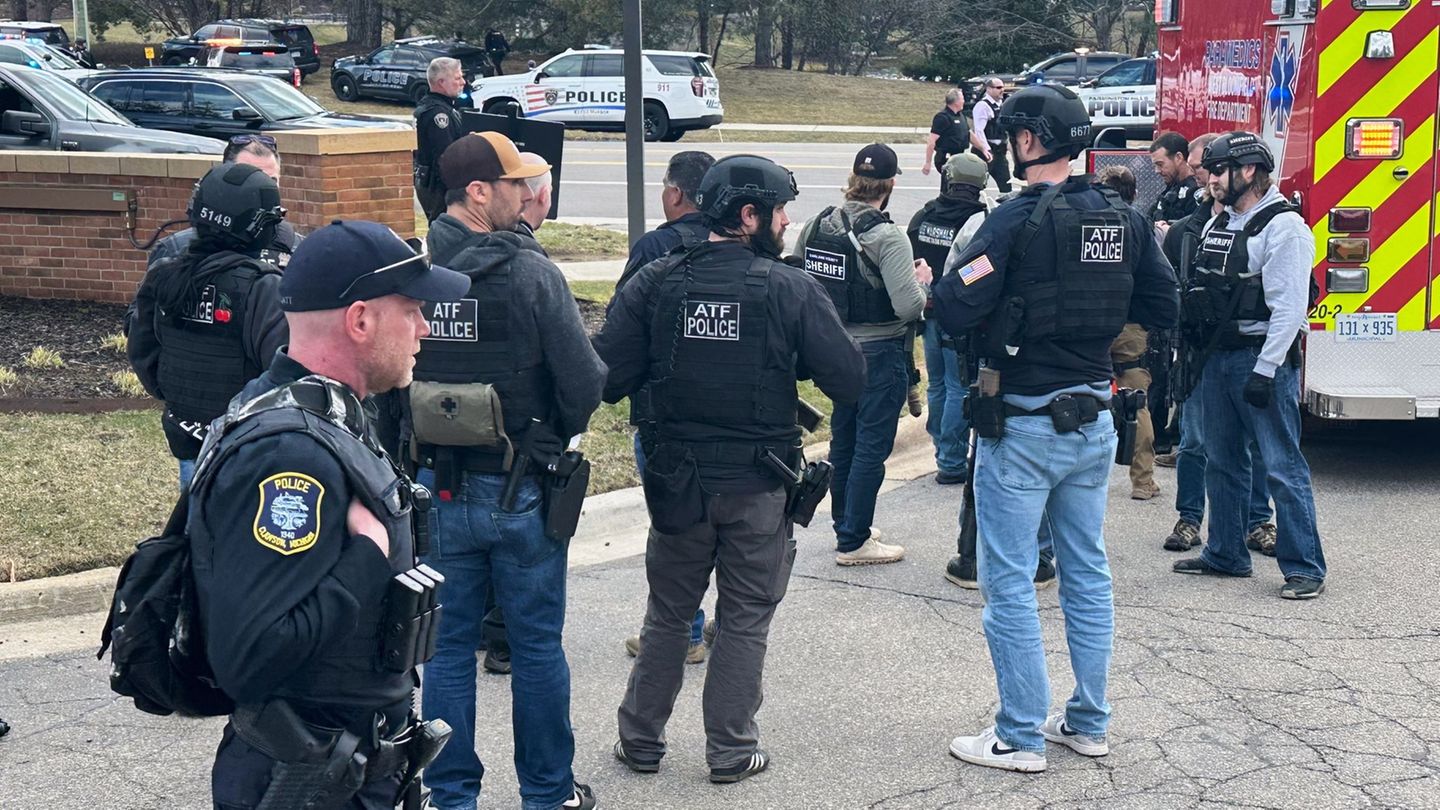 Polizeieinsatz: Berichte: Fahrzeug soll in USA in Synagoge gefahren sein