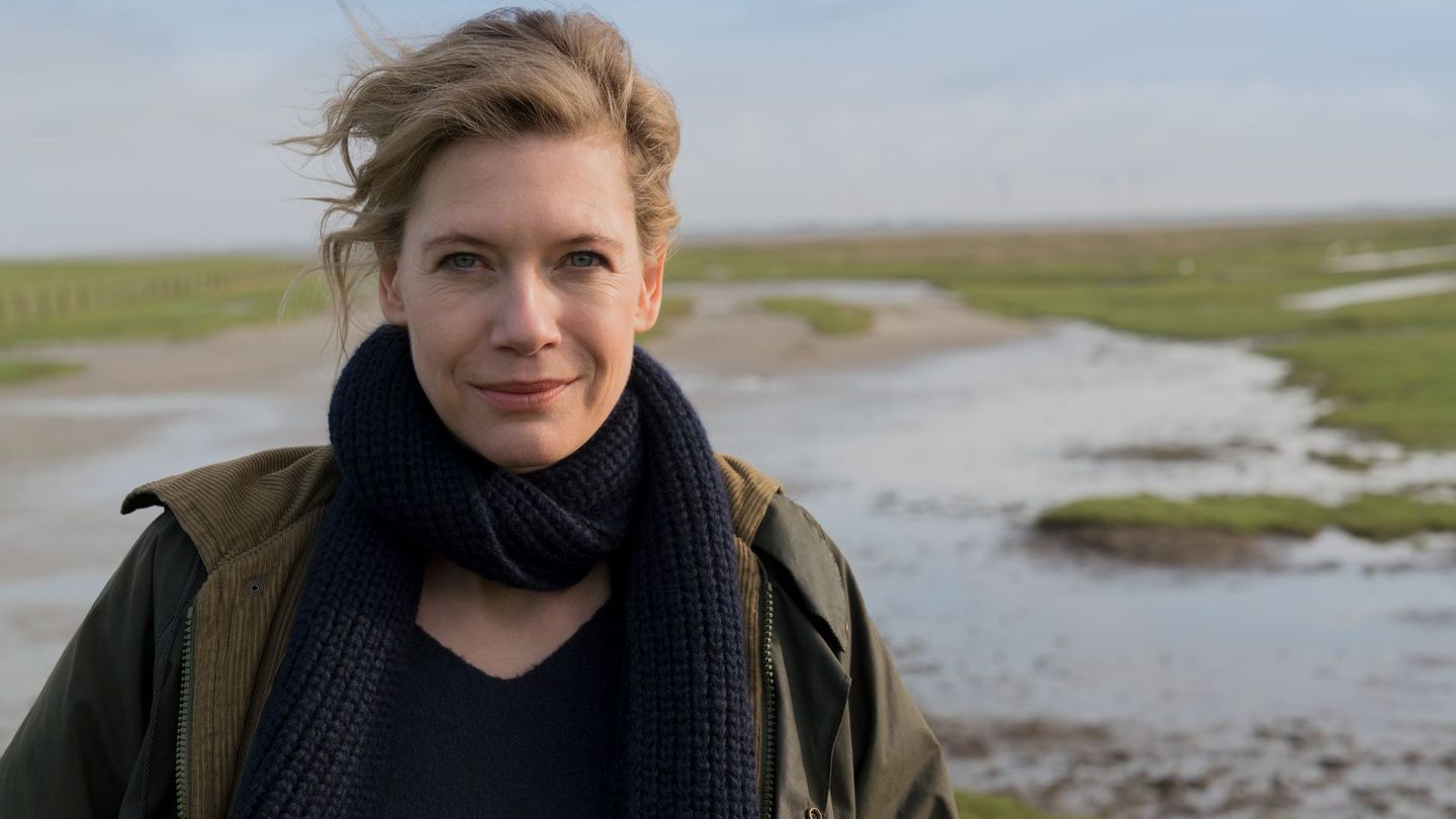 Anne (Ina Weisse) glaubt an das Wiederauftauchen ihres Mannes – wird sie die Wahrheit aufdecken?