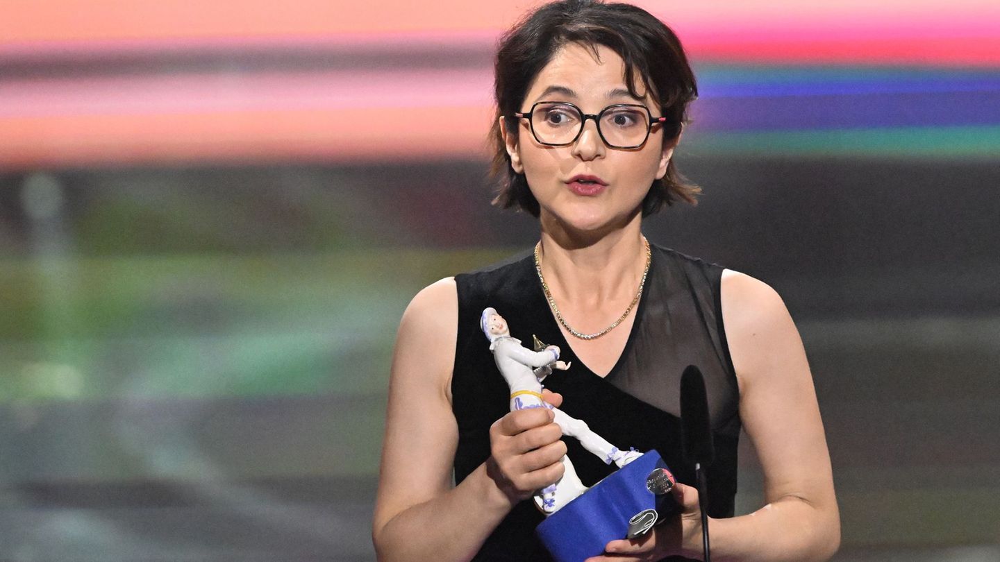 Ayse Polat wurde für den Film mehrfach ausgezeichnet - hier etwa beim Bayerischen Filmpreis. (Archivbild) Foto: Felix Hörhager/d