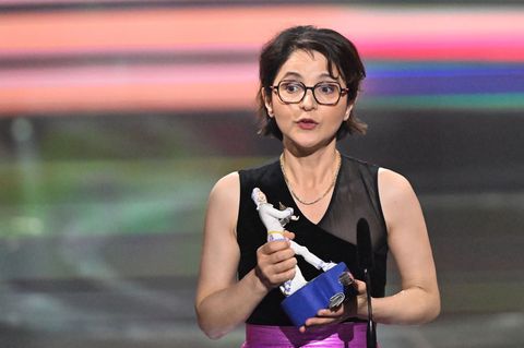 Ayse Polat wurde für den Film mehrfach ausgezeichnet - hier etwa beim Bayerischen Filmpreis. (Archivbild) Foto: Felix Hörhager/d