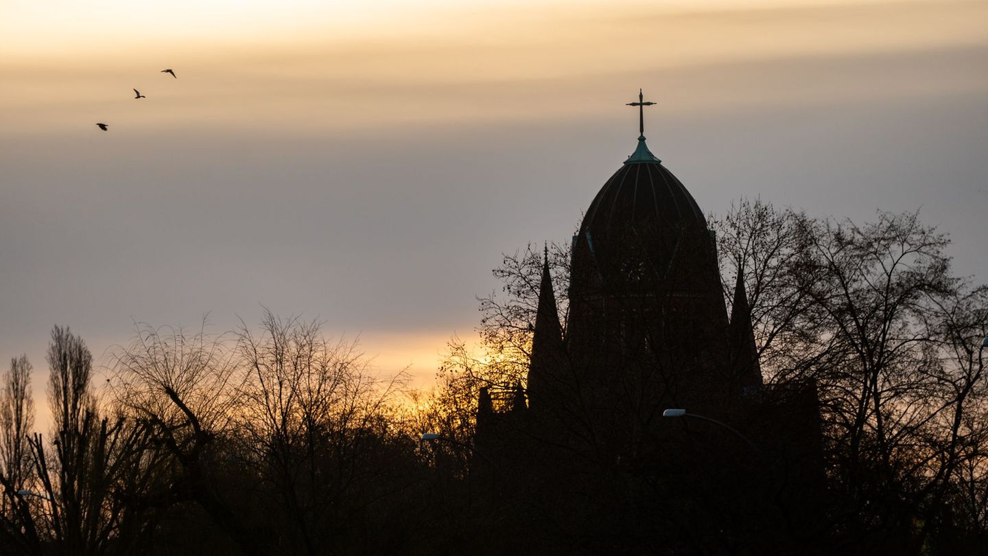 Glauben: Tausende Berliner 2025 aus Kirche ausgetreten