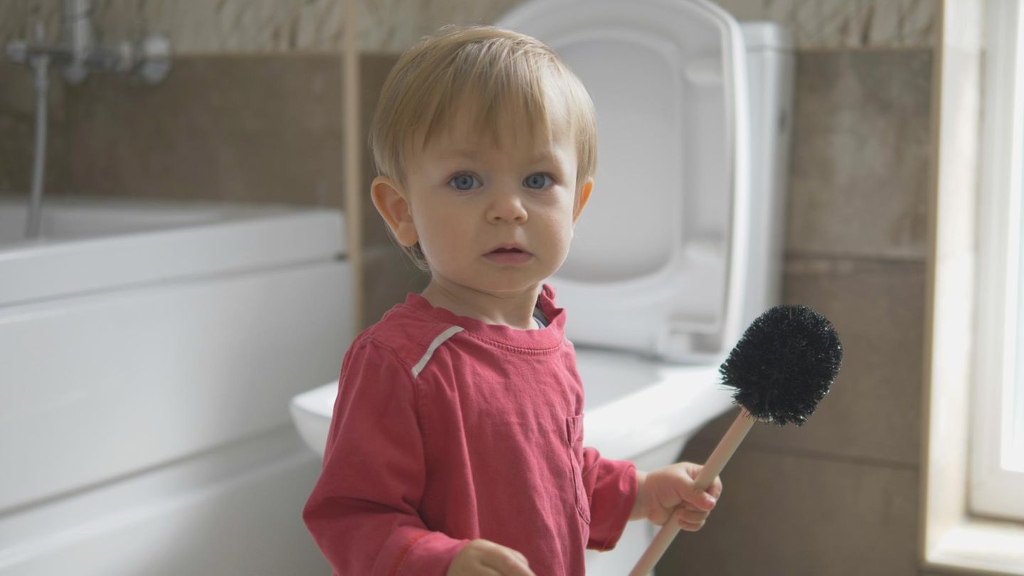Skeets der Woche: „Ich hab Kaffee gekocht – Baby hat derweil den Gelstempel im Klo untersucht“