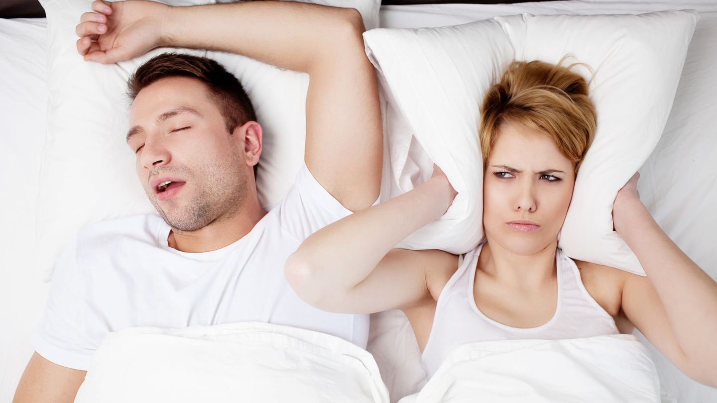 Schnarchen stört den Schlaf anderer meist mehr als den eigenen.