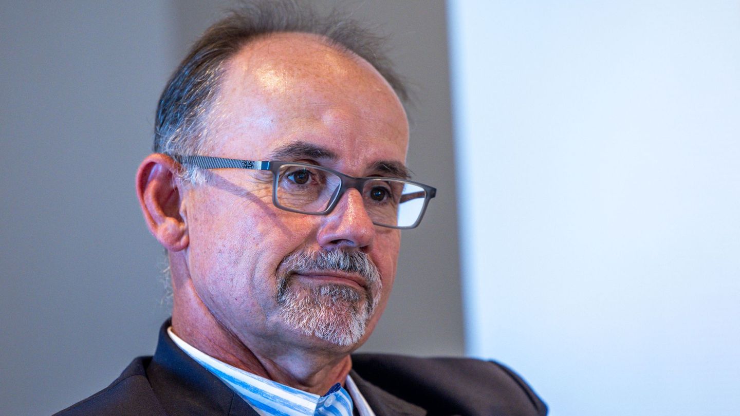 Mecklenburg-Vorpommern Wirtschaftsminister Blank liegt nach einem schweren Autounfall weiter im Krankenhaus. (Archivbild) Foto: