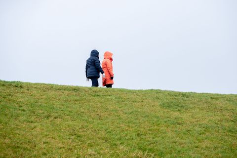 Ein Tief beeinflusst das Wetter in Deutschland am Wochenende. (Archivbild) Foto: Hauke-Christian Dittrich/dpa