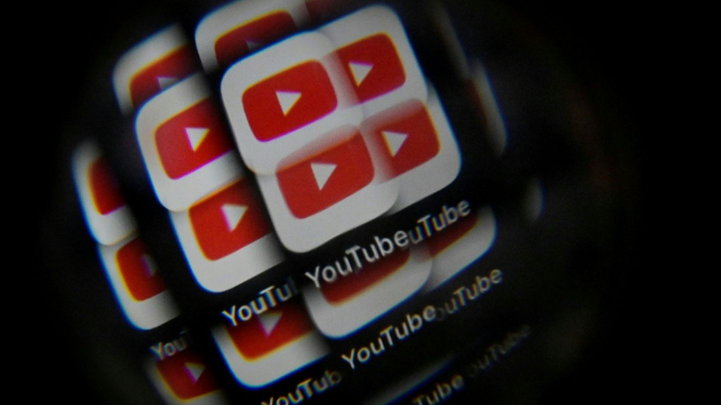 Youtube-Logo auf einem Smartphone