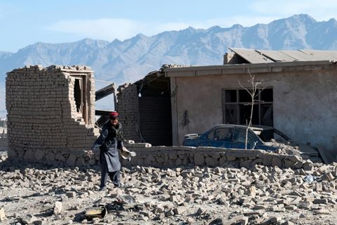 Durch pakistanischen Angriff beschädigtes Haus