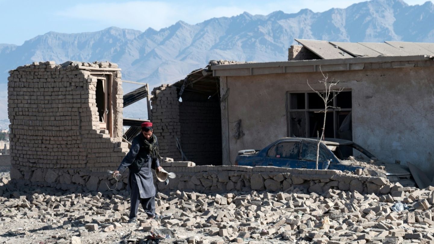 Durch pakistanischen Angriff beschädigtes Haus