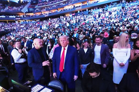 US-Präsident Donald Trump - hier mit UFC-Boss Dana White - gilt als Mixed-Martial-Arts-Fan. Athleten des Kampfsports sollen nun