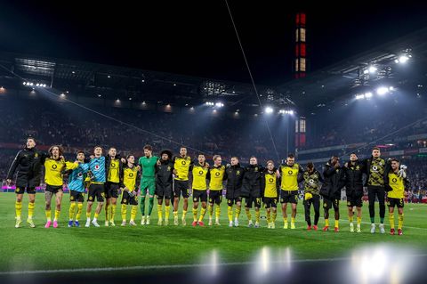 Borussia Dortmund: Die BVB-Spieler feiern nach ihrem 2:1-Sieg in Köln