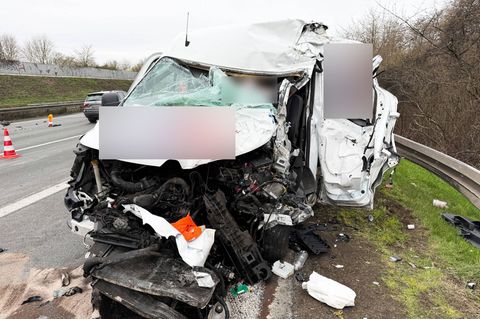 Nach einem schweren Unfall auf der A2 bei Castrop ist eine Teilstrecke gesperrt. Foto: Marc Gruber/7aktuell.de/Marc Gruber/dpa