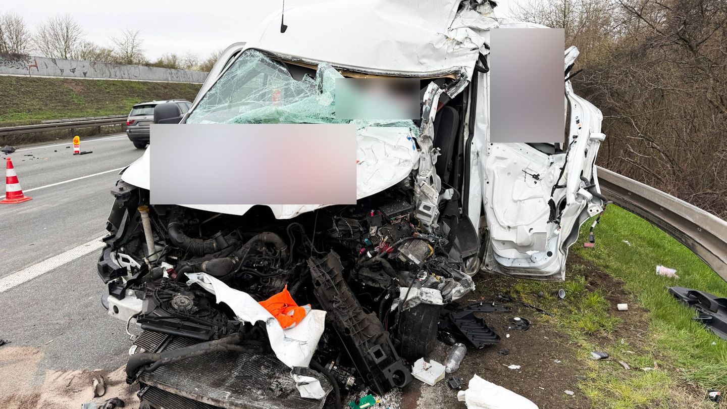 Nach einem schweren Unfall auf der A2 bei Castrop ist eine Teilstrecke gesperrt. Foto: Marc Gruber/7aktuell.de/Marc Gruber/dpa