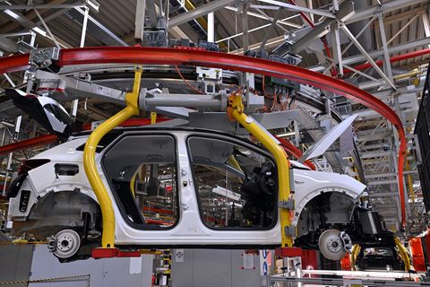 In Thüringen hat unter anderem die Autobranche vergangenes Jahr gelitten. (Archivbild) Foto: Martin Schutt/dpa