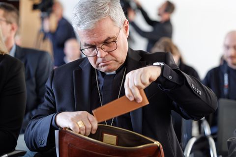 Erzbischof Udo Markus Bentz hat nach der Veröffentlichung einer unabhängigen Missbrauchsstudie um Verzeihung gebeten. (Archivbil