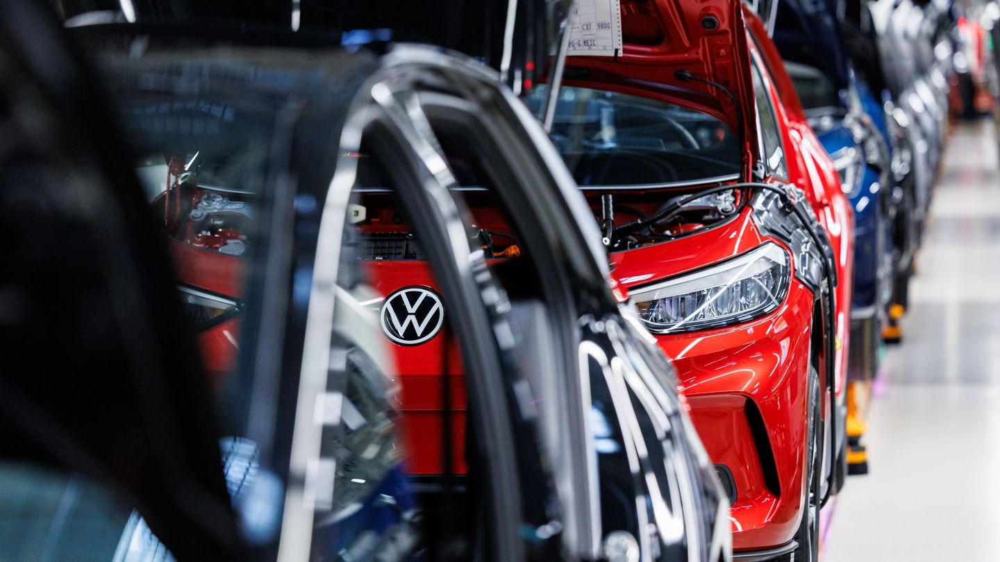 Volkswagen verteidigt den zweiten Platz in der Liste der größten Autobauer weltweit, allerdings wird der Abstand zur Spitze immer größer.