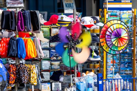 Auch am Sonntag shoppen - das ist in Urlaubsorten in MV dank einer Verordnung ab diesem Sonntag wieder möglich. Daran ändert auc