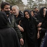 Iraner bei einer Trauerfeier in Teheran