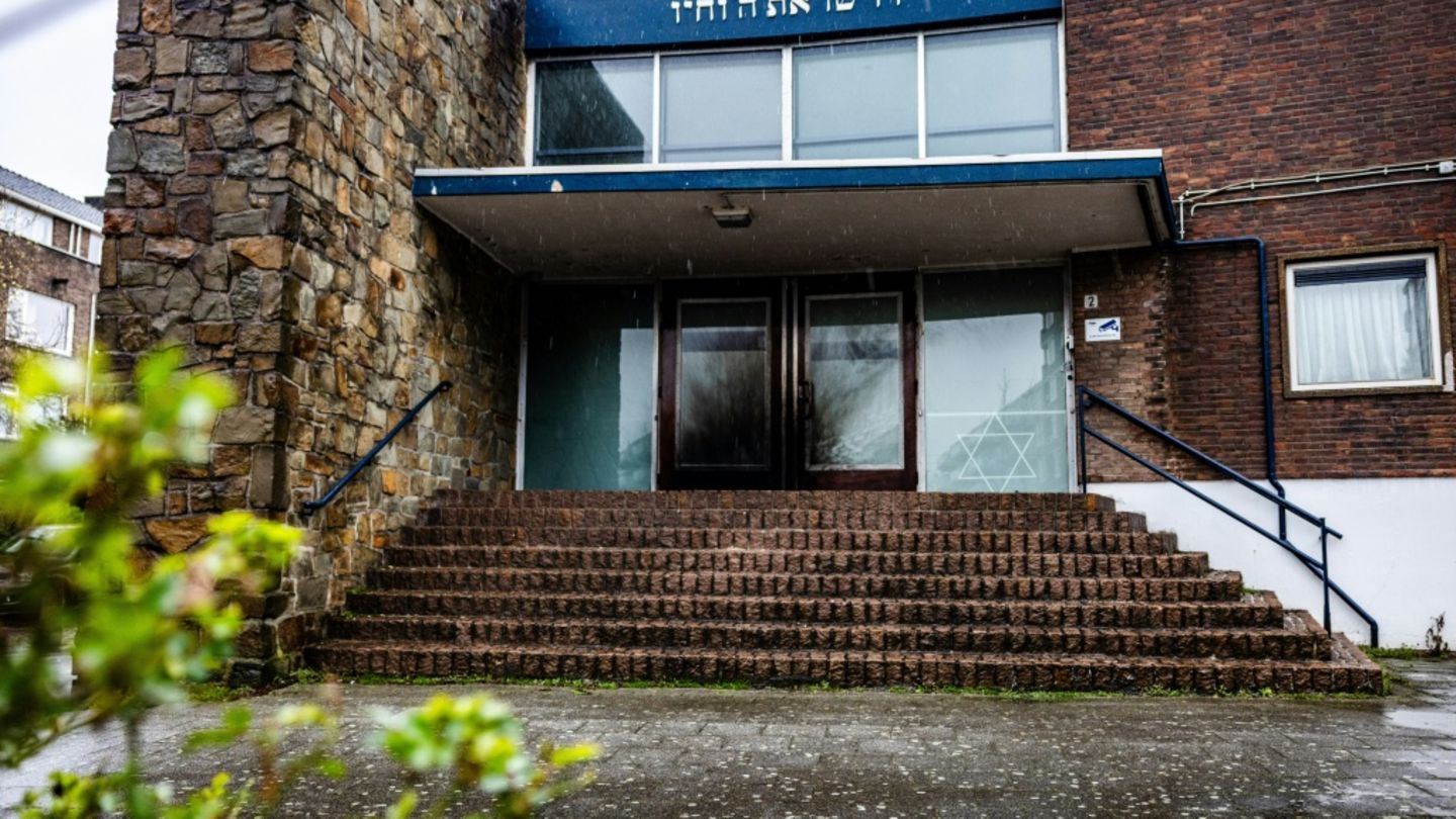 Durch Brand beschädigte Synagoge in Rotterdam