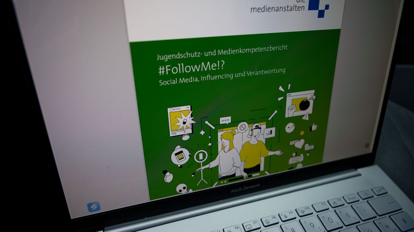 Viele Jugendliche sind längst in sozialen Medien unterwegs - werden dort aber nicht ausreichend geschützt, finden die Medienanst