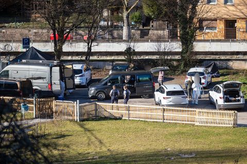 Polizisten untersuchten vor zwei Wochen den Fundort einer Leiche in Neuenbürg (Foto Archiv) Foto: Lucas Röhr/Pforzheimer Zeitung