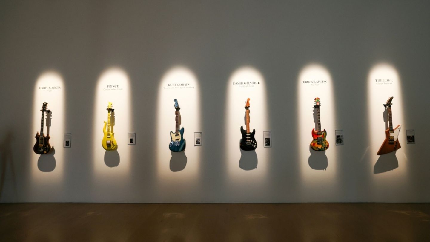 Zur Versteigerung angebotene Gitarrensammlung