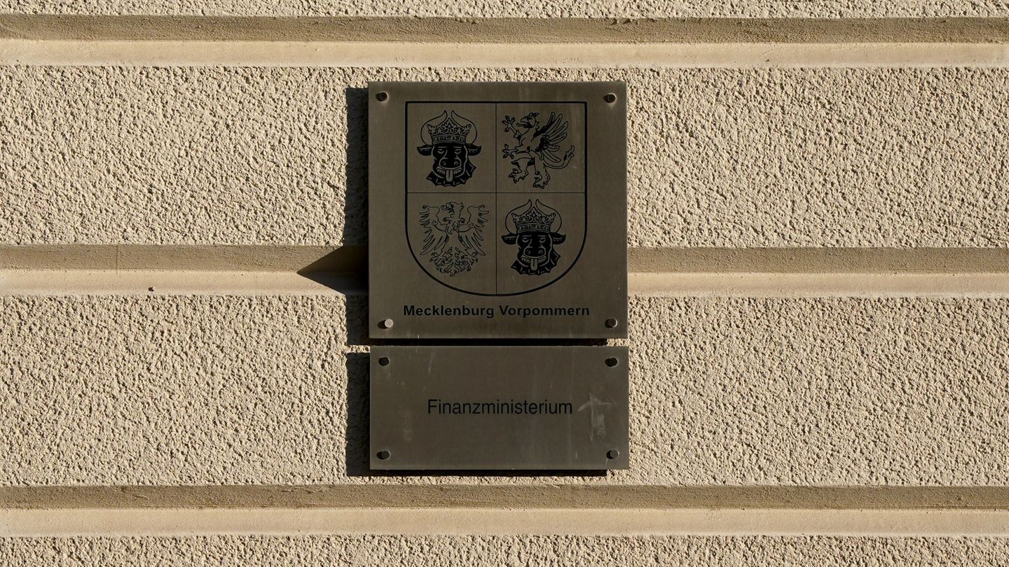 Das Finanzministerium hat sich mit den Gewerkschaften auf eine Erhöhung der Beamtenbezüge geeinigt. (Archivbild) Foto: Marcus Br