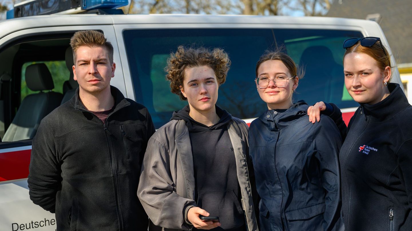 Eine Gruppe junger Leute hat als Ersthelfer bei einem Brand in Chemnitz durch beherztes Eingreifen Schlimmeres verhindern können