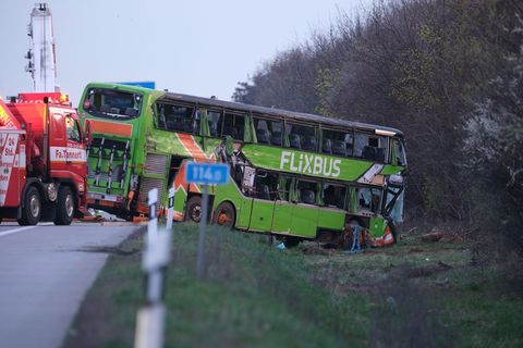 Tödlicher Busunfall auf der A9 bei Leipzig. (Archivbild) Foto: Sebastian Willnow/dpa
