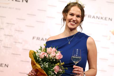 Angelina Seiler ist die 68. Fränkische Weinkönigin. Foto: Karl-Josef Hildenbrand/dpa