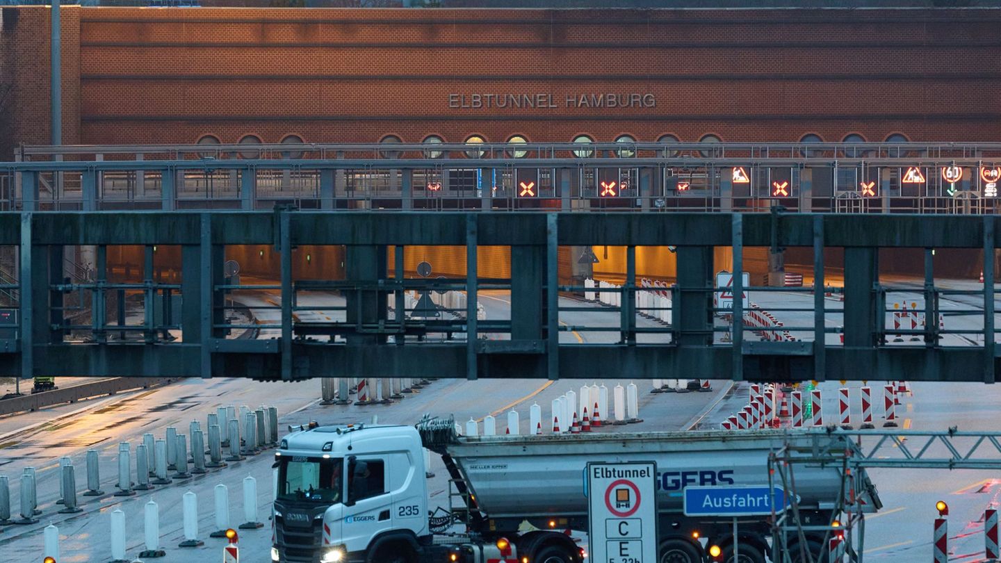 Der Elbtunnel und die A7 in Hamburg sollen am Wochenende 21./22. März 2026 voll gesperrt werden. (Archivbild) Foto: Georg Wendt/