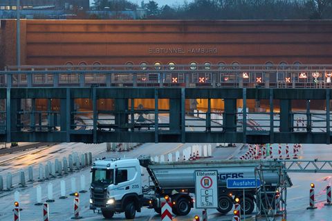 Der Elbtunnel und die A7 in Hamburg sollen am Wochenende 21./22. März 2026 voll gesperrt werden. (Archivbild) Foto: Georg Wendt/