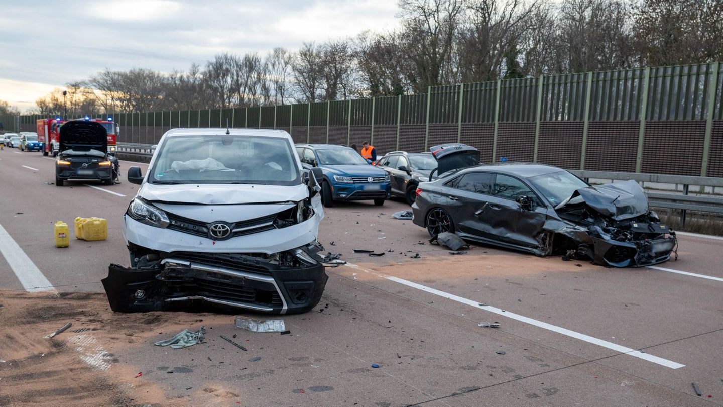 Unfälle: Mehrfach-Crash auf A9 – Fünf Verletzte bei Bad Dürrenberg