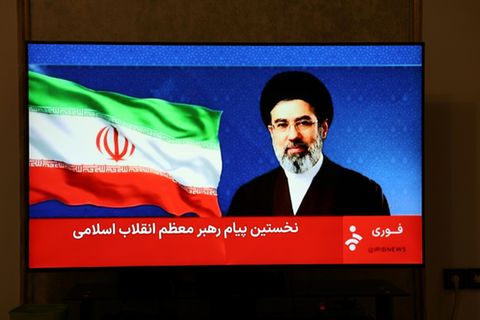 Bild von Modschtaba Chamenei im iranischen Fernsehen