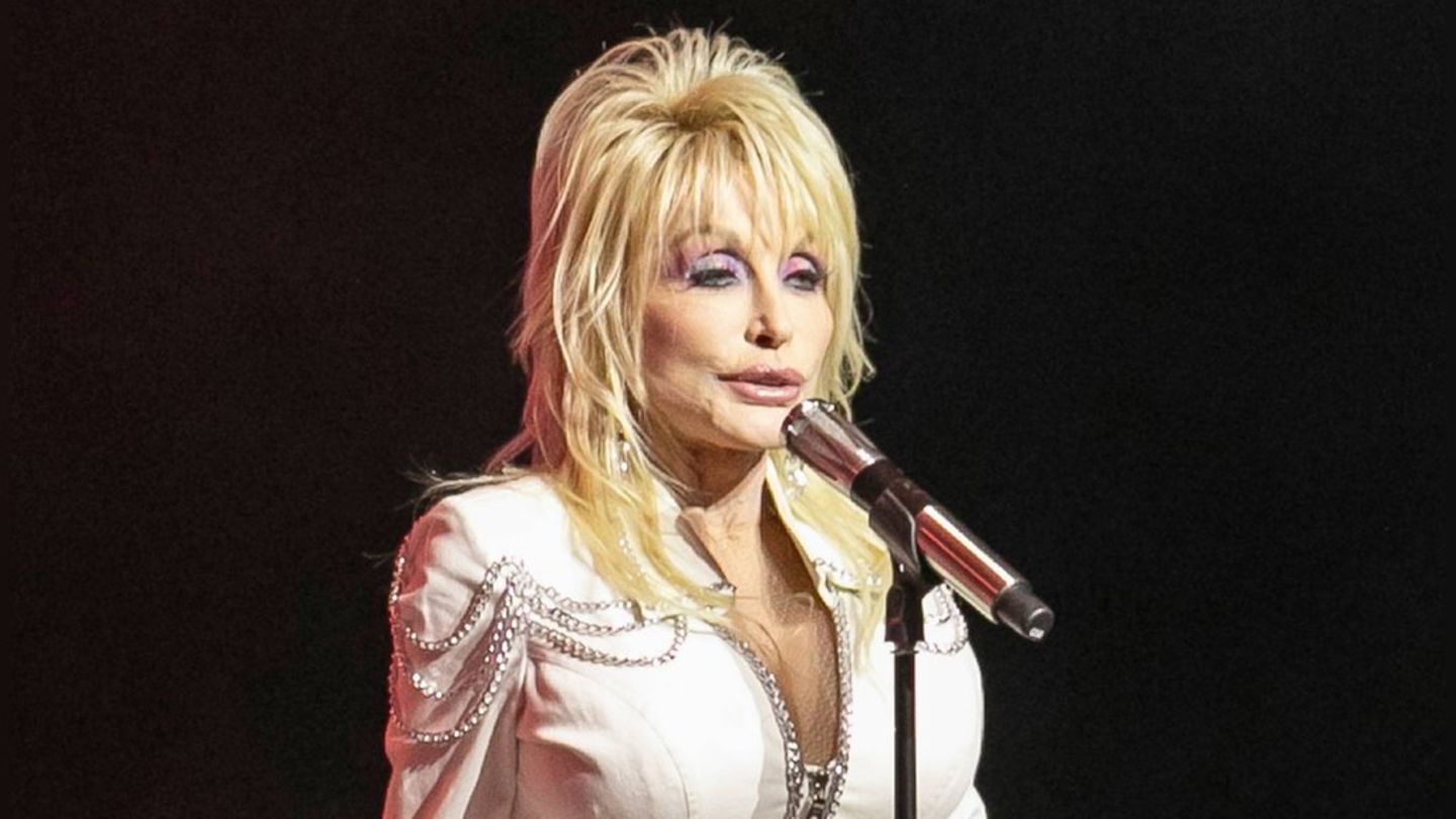 Erster öffentlicher Auftritt seit Monaten: Dolly Parton gibt Gesundheitsupdate