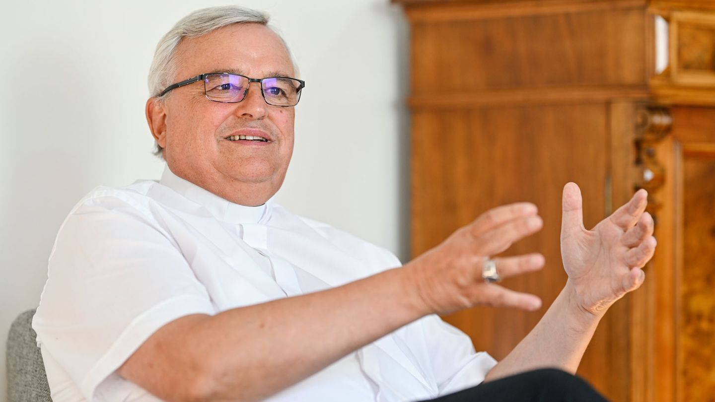 Für Bischof Karl-Heinz Wiesemann ist der Meteorit kein himmlischer Fingerzeig zur politischen Lage. (Archivbild) Foto: Uwe Anspa