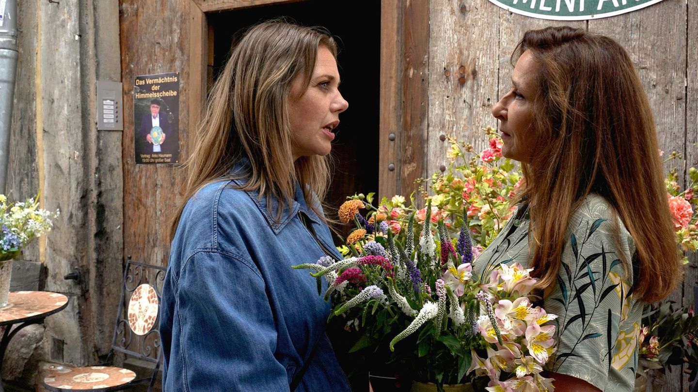 "Die Scheibe ist wieder da. Und mit ihr kommen Unglück und Tod", sagt Floristin Agnes Schneider zur Tochter des Hauptverdächtige