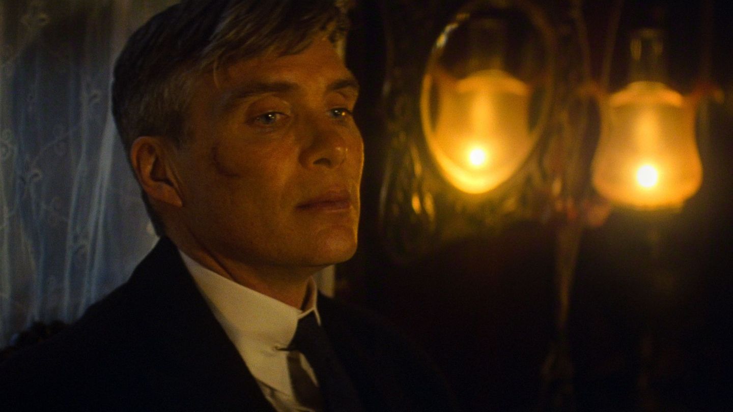 Willkommen zurück, Tommy Shelby: Im Jahr 1940 und inmitten der Kriegswirren muss sich der von Cillian Murphy verkörperte Gangsterboss in "Peaky Blinders: The Immortal Man" (Netflix) seinen eigenen Dämonen stellen.