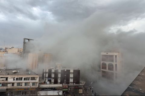 In Teheran sind die Menschen den Angriffen oft schutzlos ausgeliefert. (Archivbild) Foto: Mohsen Ganji/AP/dpa