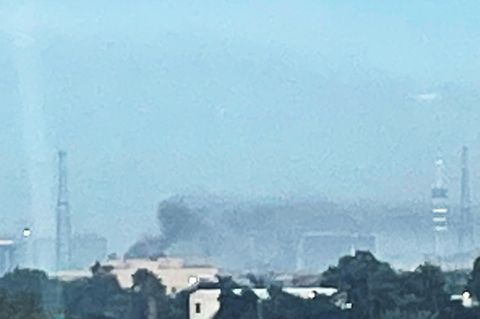 Rauch steigt über der US-Botschaft in Bagdad auf