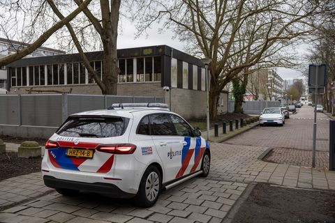 Die Niederlande reagieren empört auf den Anschlag auf eine jüdische Schule in Amsterdam. Foto: Michel Van Bergen/ANP/dpa